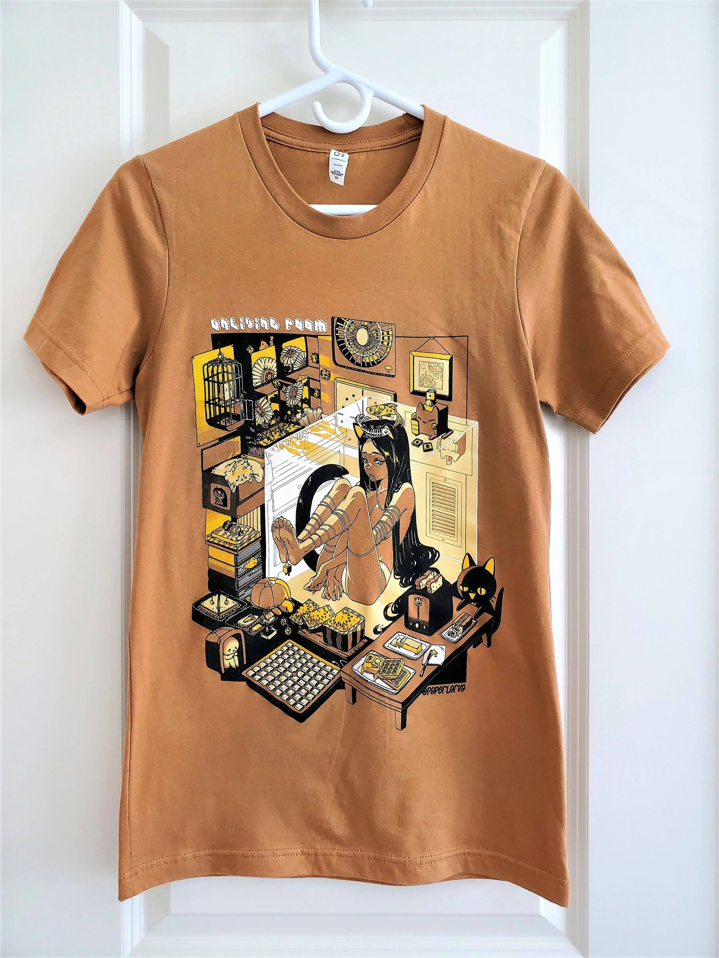 Un)LIVING ROOM Short Sleeve Tee